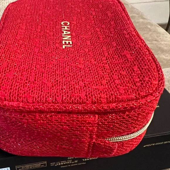 Chanel 2021 Red Beauty Bag - Picture 6 of 16